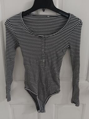Striped Long-Sleeve Ribbed Bodysuit - Black & White